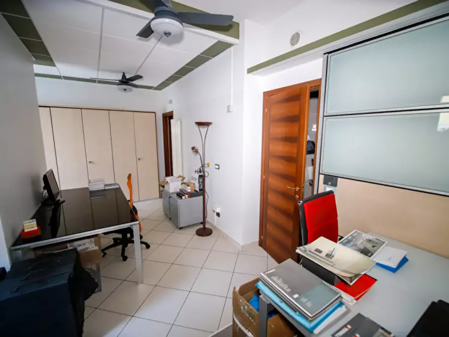 Immagine 5 di Negozio in vendita  in via trento 5 a San Benigno Canavese