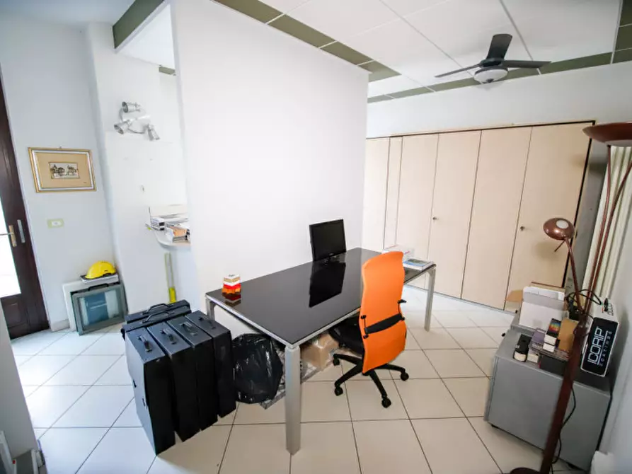 Immagine 8 di Negozio in vendita  in via trento 5 a San Benigno Canavese