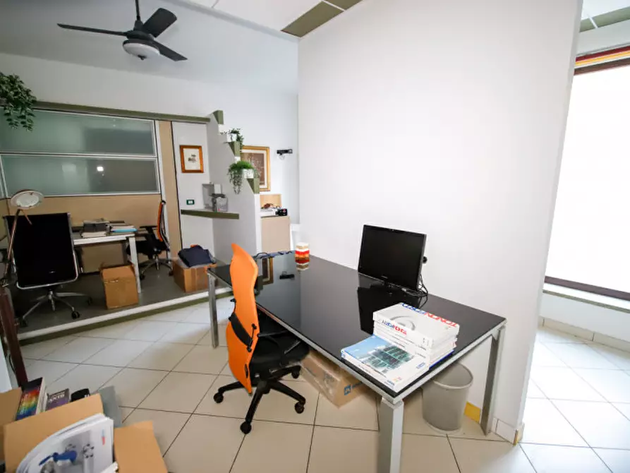 Immagine 9 di Negozio in vendita  in via trento 5 a San Benigno Canavese