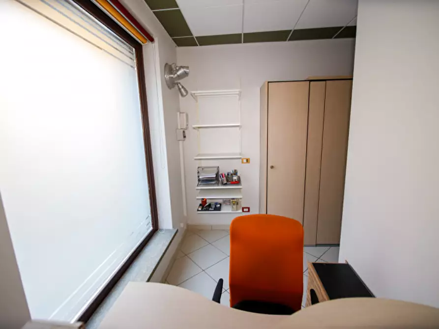 Immagine 11 di Negozio in vendita  in via trento 5 a San Benigno Canavese