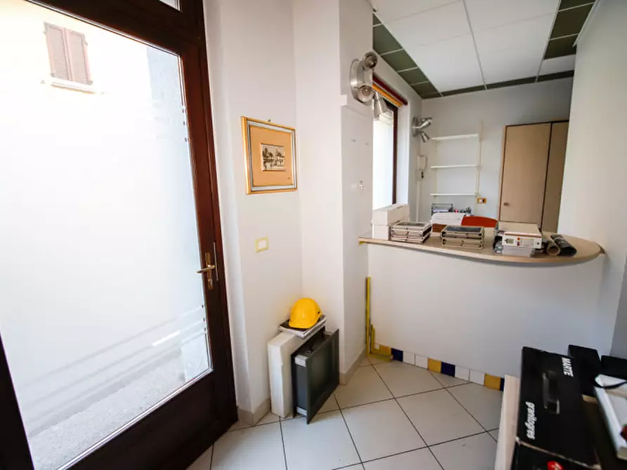 Immagine 12 di Negozio in vendita  in via trento 5 a San Benigno Canavese