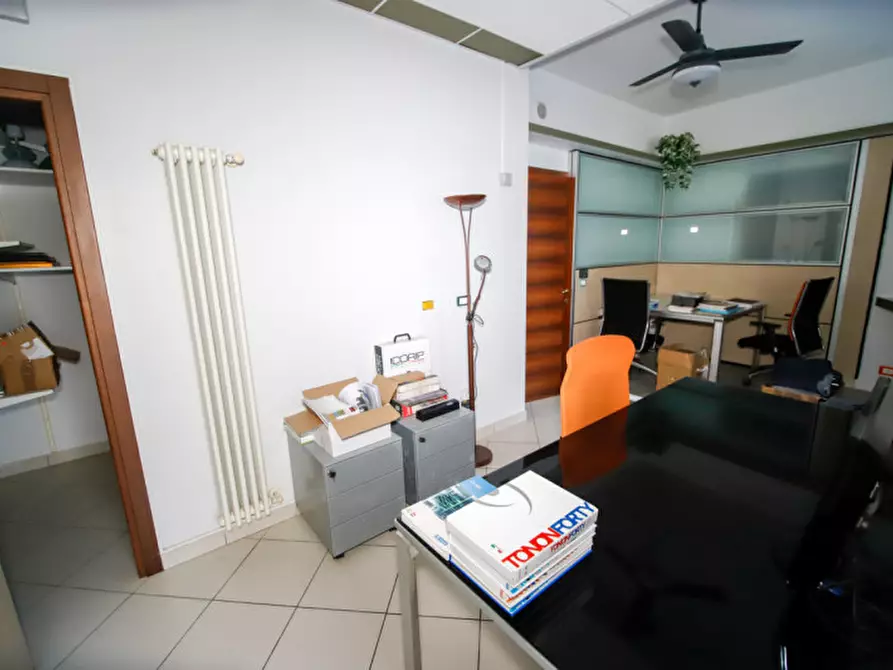 Immagine 13 di Negozio in vendita  in via trento 5 a San Benigno Canavese