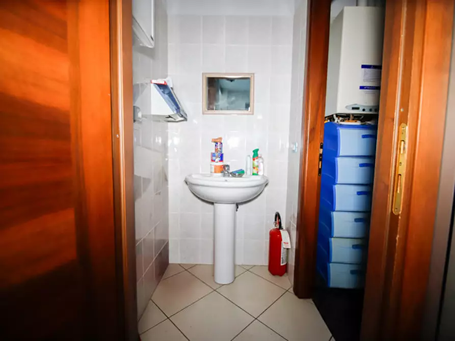 Immagine 14 di Negozio in vendita  in via trento 5 a San Benigno Canavese