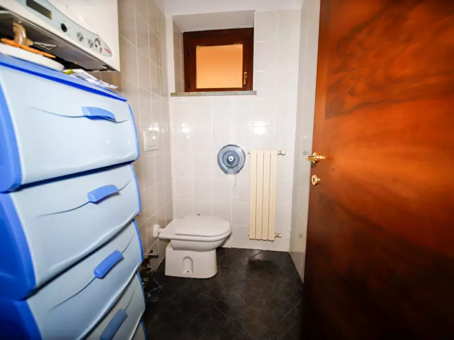 Immagine 15 di Negozio in vendita  in via trento 5 a San Benigno Canavese