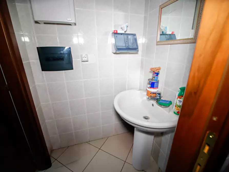 Immagine 16 di Negozio in vendita  in via trento 5 a San Benigno Canavese