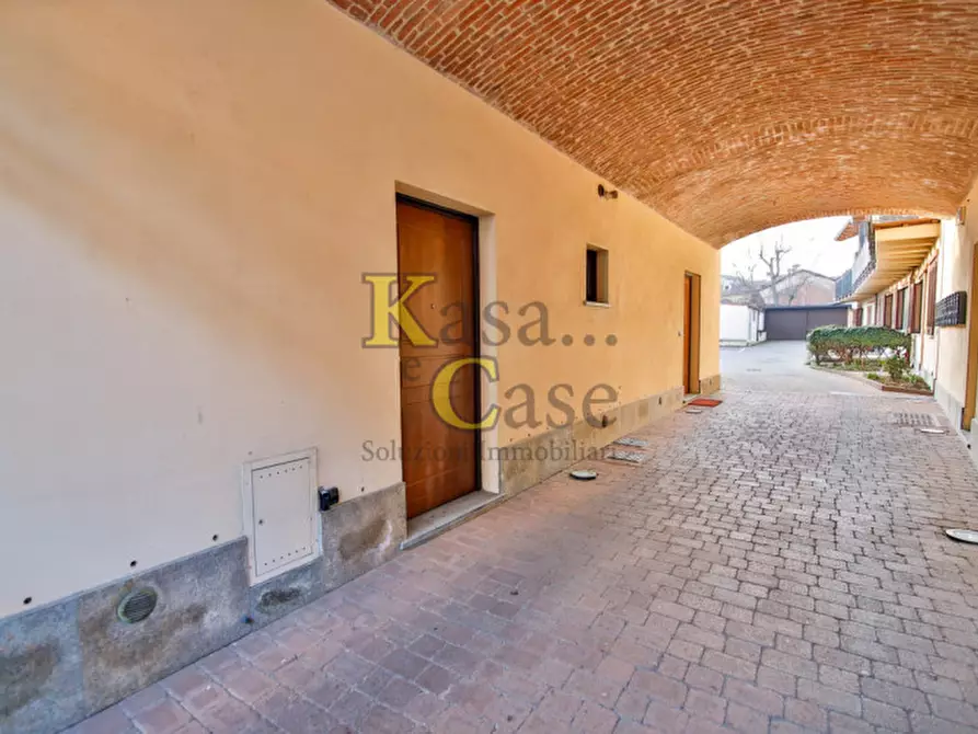Immagine 17 di Negozio in vendita  in via trento 5 a San Benigno Canavese