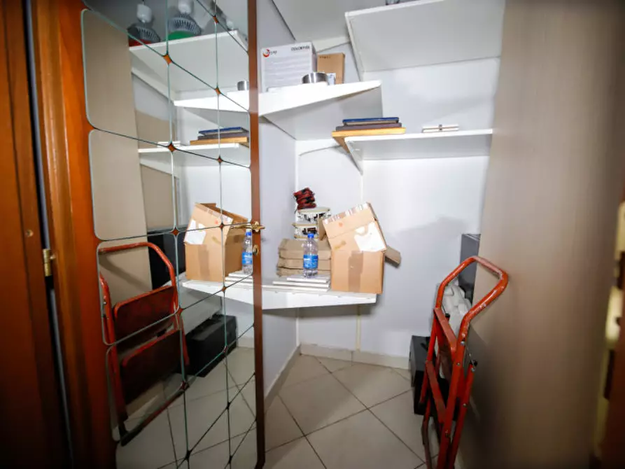 Immagine 17 di Negozio in vendita  in via trento 5 a San Benigno Canavese