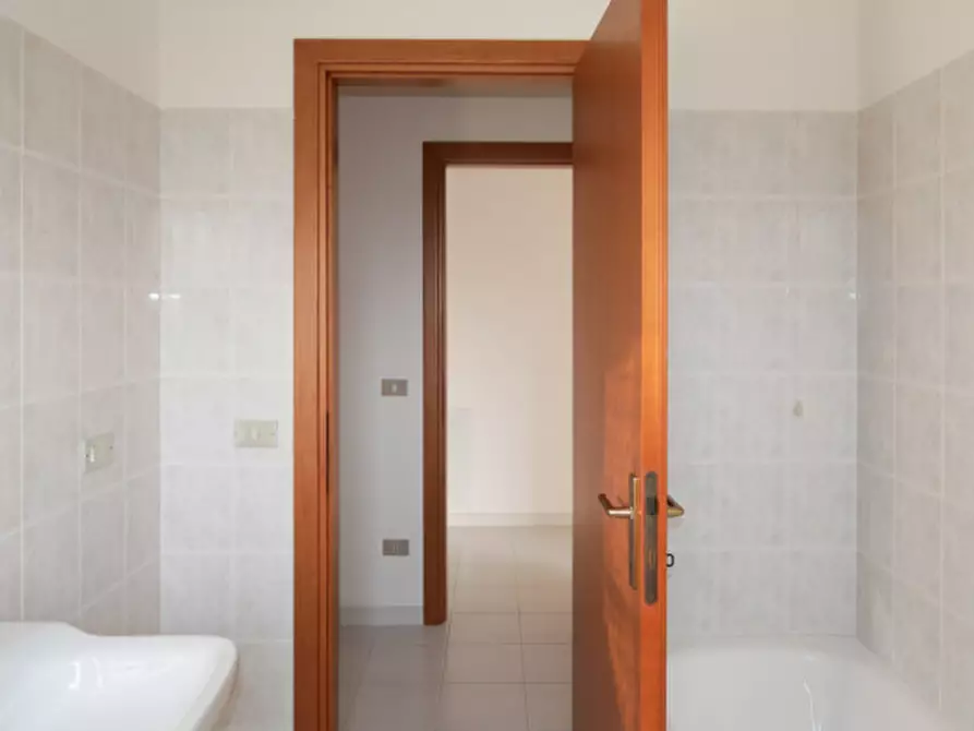 Immagine 15 di Appartamento in vendita  a Collecorvino