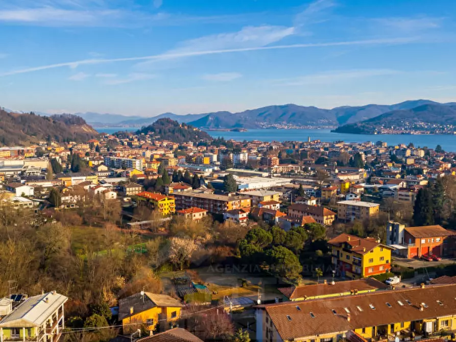 Immagine 12 di Villa in vendita  in Via Grigioni 44 a Arona