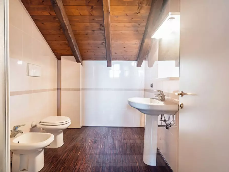 Immagine 17 di Villa in vendita  in Via Grigioni 44 a Arona