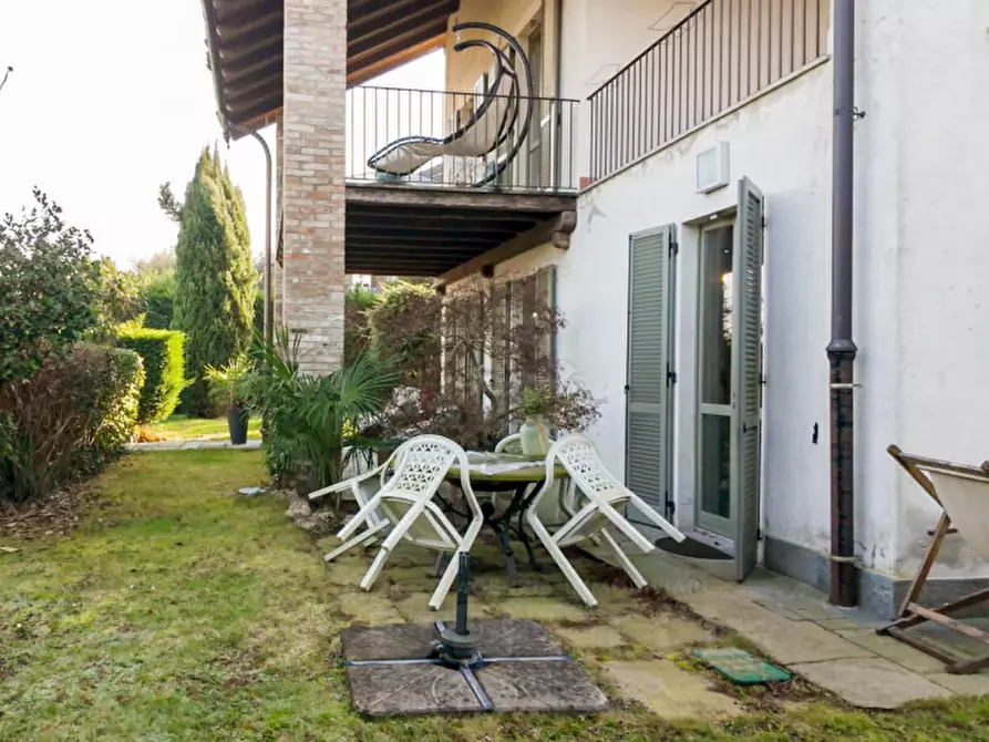 Immagine 19 di Villa in vendita  in Via Grigioni 44 a Arona