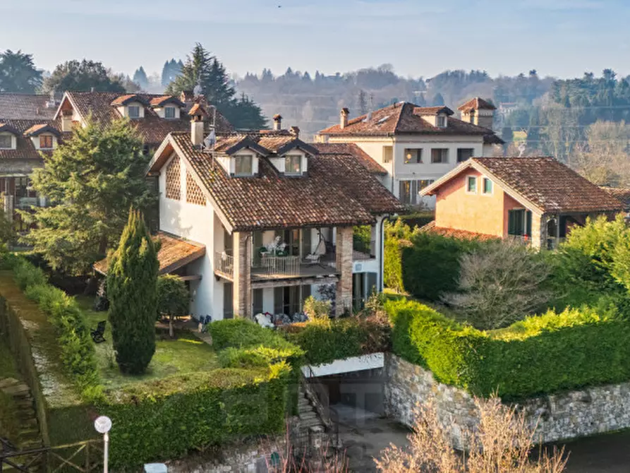Immagine 21 di Villa in vendita  in Via Grigioni 44 a Arona