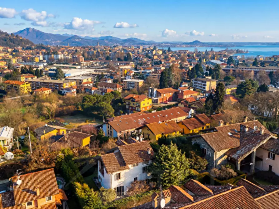 Immagine 22 di Villa in vendita  in Via Grigioni 44 a Arona