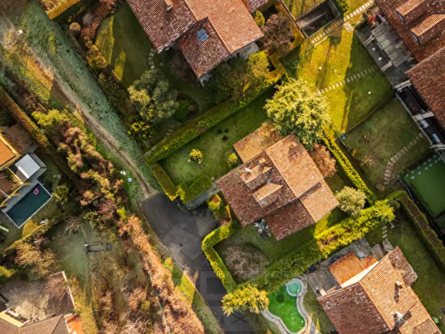 Immagine 23 di Villa in vendita  in Via Grigioni 44 a Arona