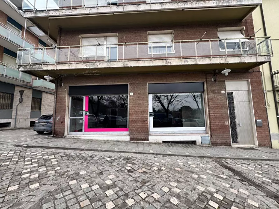 Immagine 1 di Attività commerciale in affitto  a Santarcangelo Di Romagna