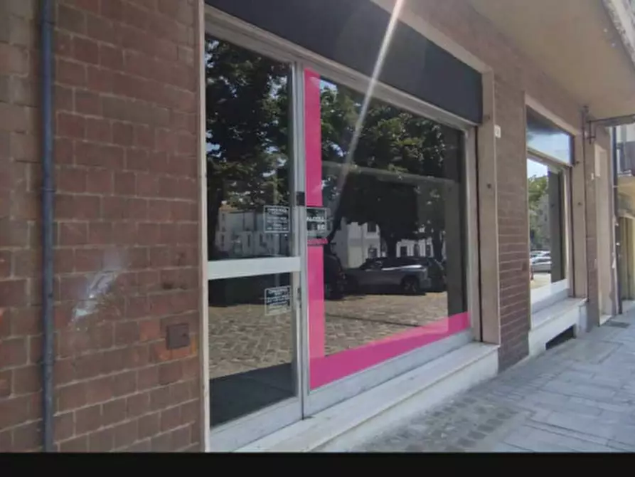 Immagine 1 di Attività commerciale in affitto  a Santarcangelo Di Romagna
