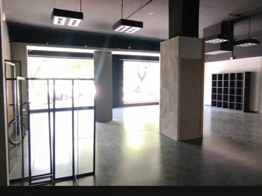 Immagine 11 di Attività commerciale in affitto  a Santarcangelo Di Romagna