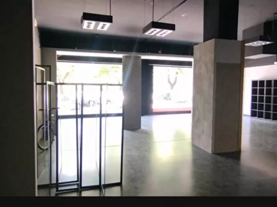 Immagine 12 di Attività commerciale in affitto  a Santarcangelo Di Romagna