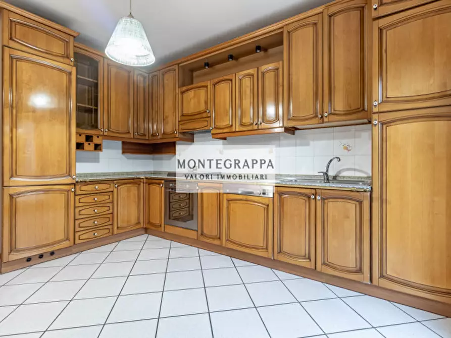 Immagine 1 di Casa trifamiliare in vendita  in Via Ex Internati a Riese Pio x