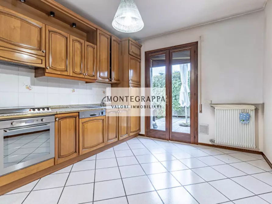 Immagine 2 di Casa trifamiliare in vendita  in Via Ex Internati a Riese Pio x