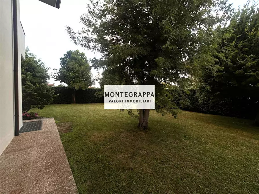 Immagine 3 di Casa trifamiliare in vendita  in Via Ex Internati a Riese Pio x