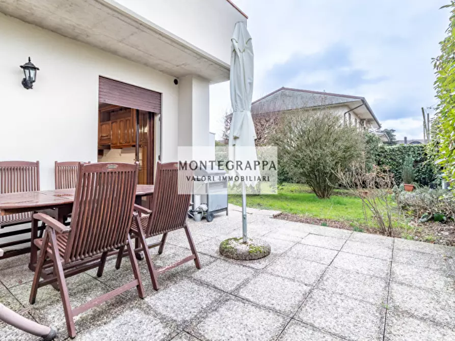 Immagine 3 di Casa trifamiliare in vendita  in Via Aldo Moro a Riese Pio x