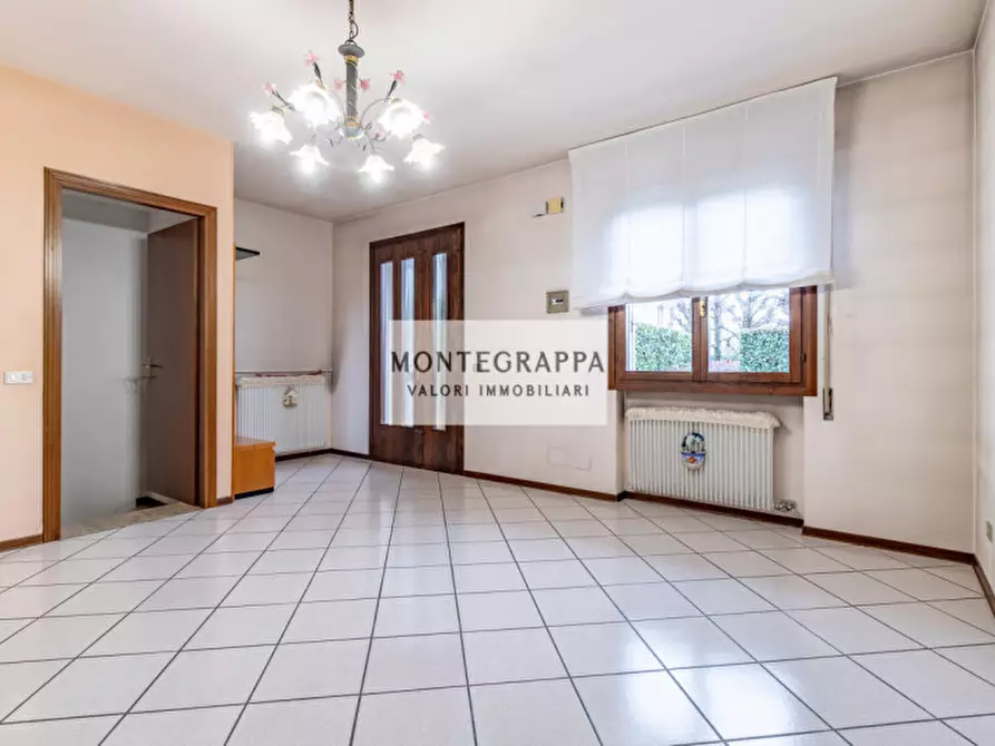 Immagine 10 di Casa trifamiliare in vendita  in Via Ex Internati a Riese Pio x