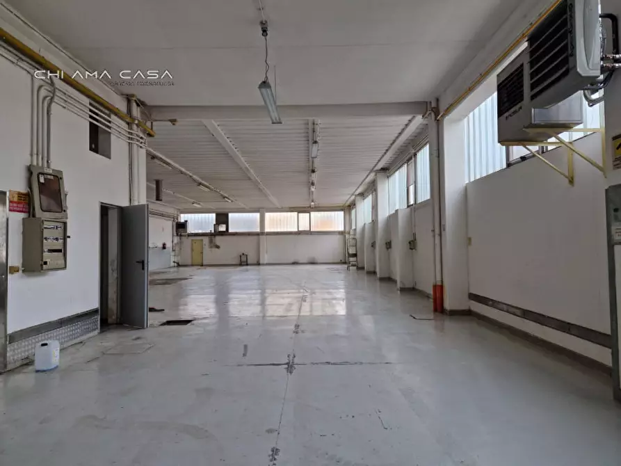 Immagine 1 di Capannone industriale in vendita  in via montanelli a Pesaro