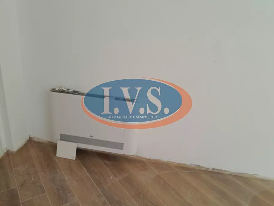 Immagine 3 di Attività commerciale in affitto  in via d. cattaneo 1 a Montegalda