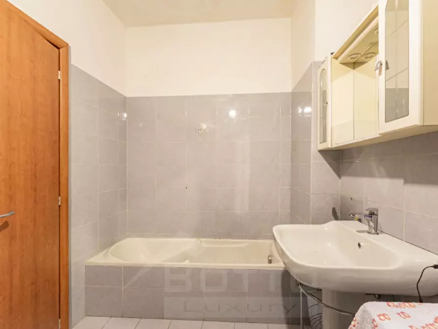 Immagine 13 di Appartamento in vendita  in Via monte pasubio 1 a Arona