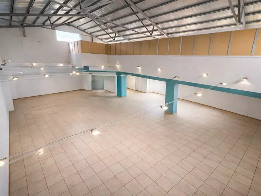 Immagine 1 di Negozio in vendita  in Viale Regione Siciliana Nord Ovest a Palermo