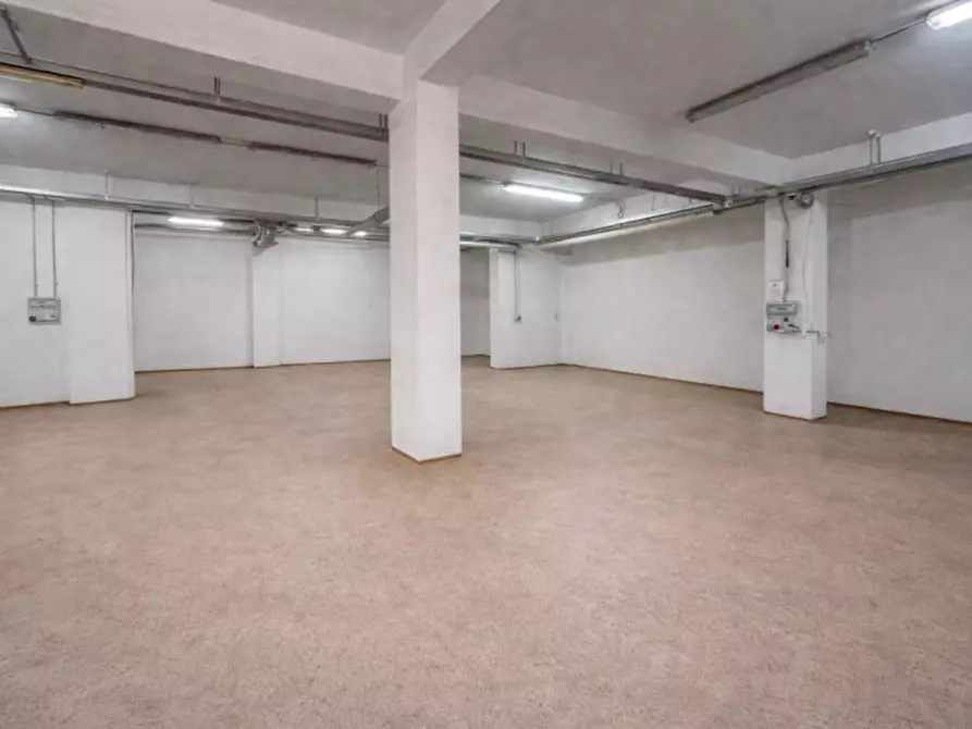 Immagine 3 di Negozio in vendita  in Viale Regione Siciliana Nord Ovest a Palermo