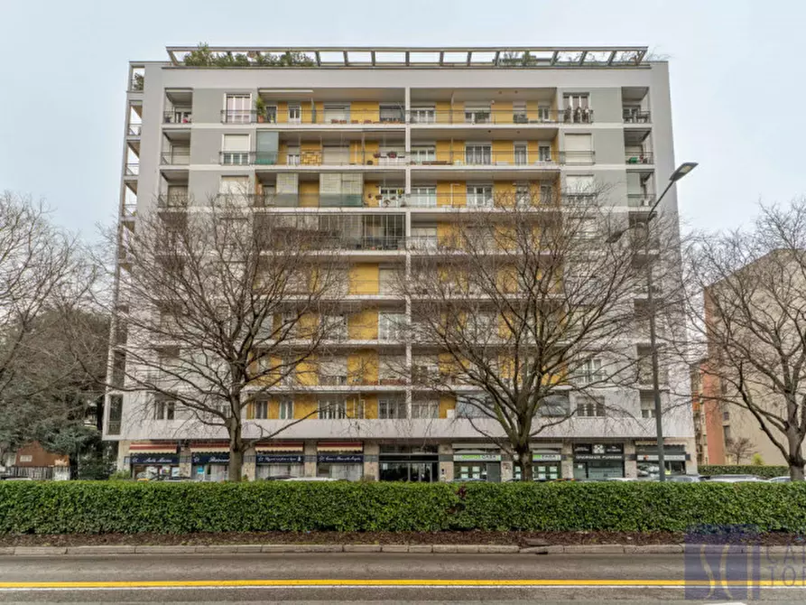 Immagine 20 di Camera in affitto  in Viale Famagosta a Milano