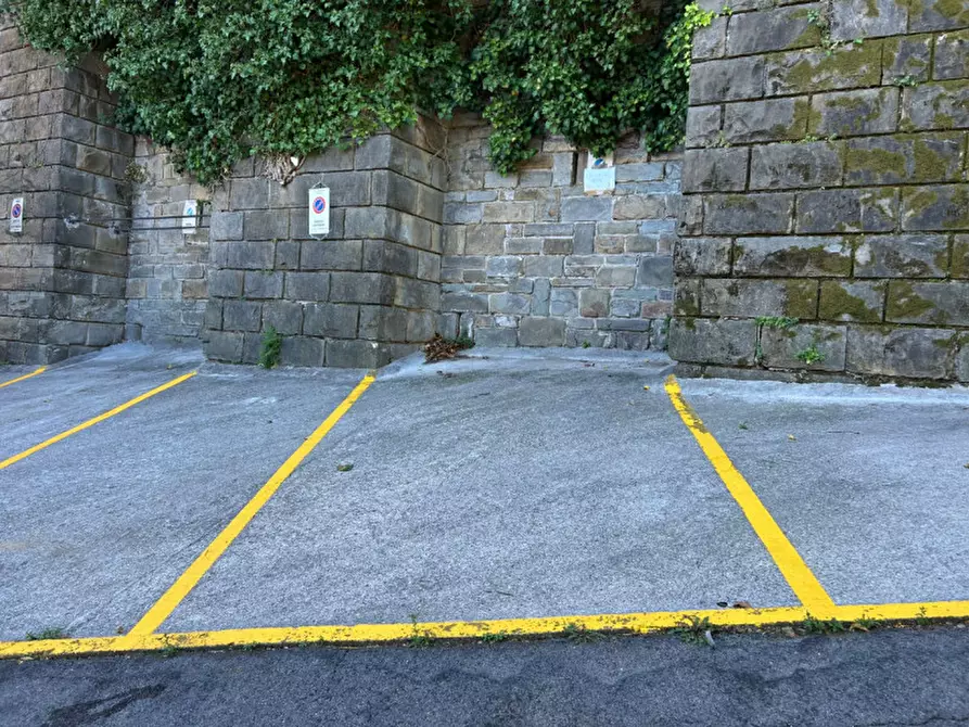 Immagine 1 di Posto auto in vendita  in Via Santa Giustina a Trieste