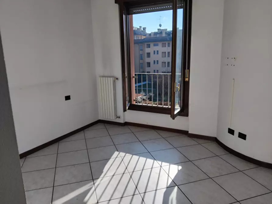 Immagine 6 di Appartamento in vendita  in VIA MONTANARI a Monza