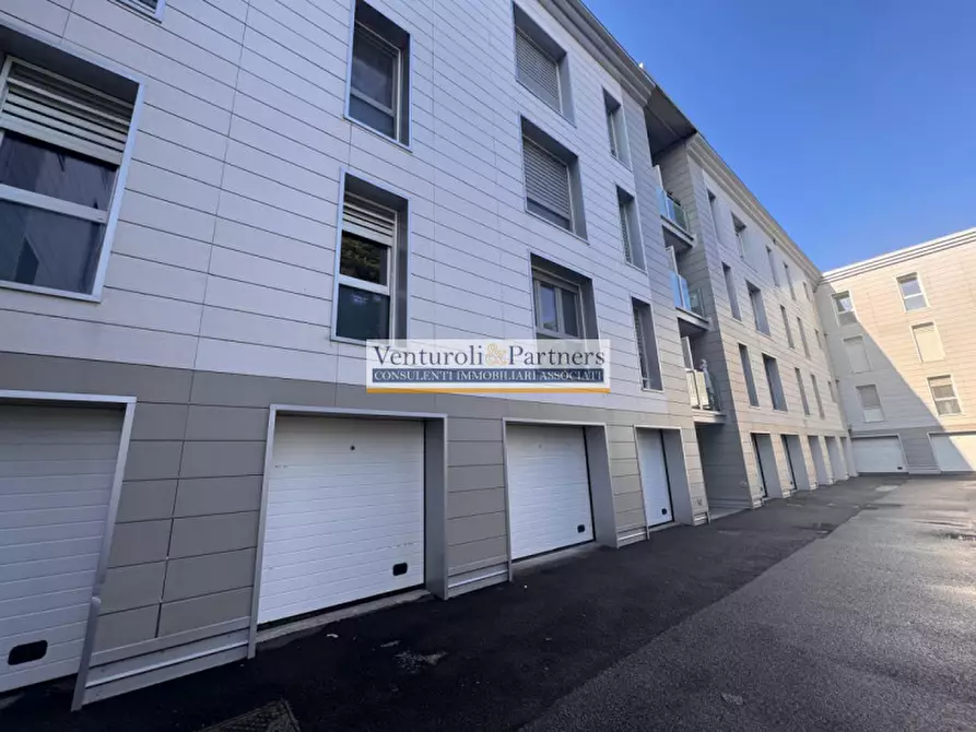 Immagine 2 di Appartamento in vendita  in Via Ugo Foscolo a Desenzano Del Garda