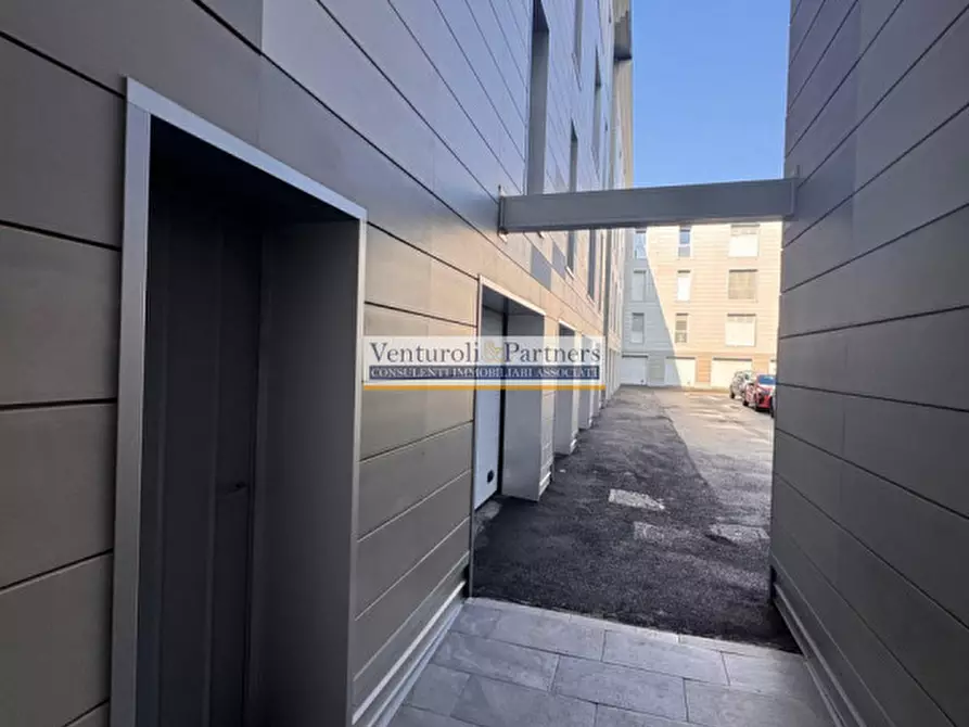 Immagine 4 di Appartamento in vendita  in Via Ugo Foscolo a Desenzano Del Garda