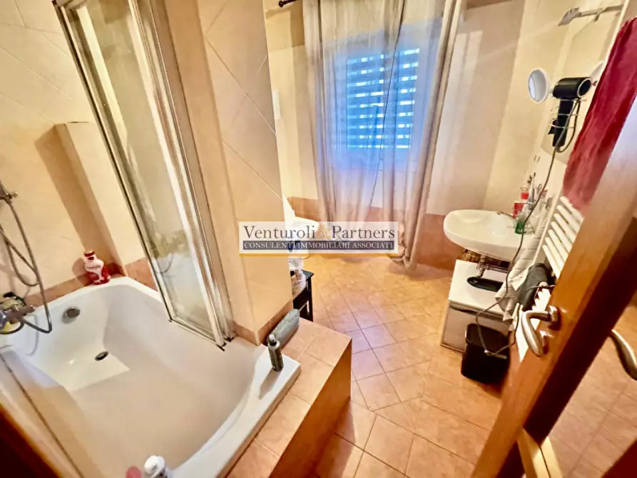 Immagine 8 di Appartamento in vendita  in Via Ugo Foscolo a Desenzano Del Garda