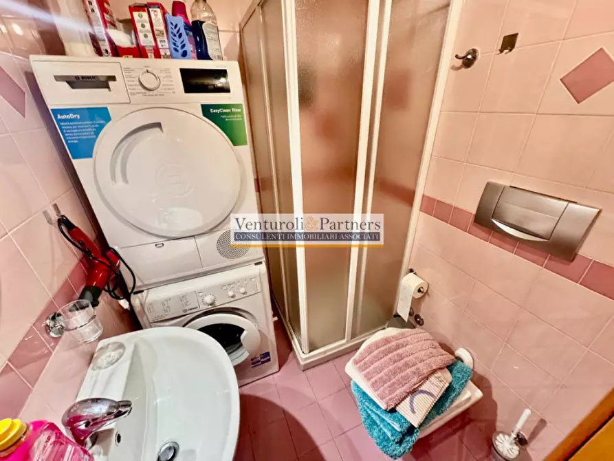 Immagine 9 di Appartamento in vendita  in Via Ugo Foscolo a Desenzano Del Garda