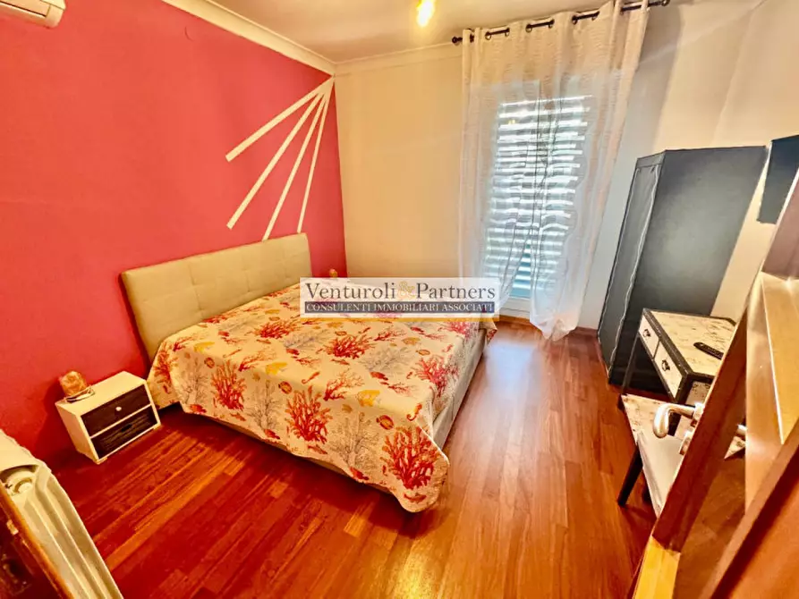 Immagine 10 di Appartamento in vendita  in Via Ugo Foscolo a Desenzano Del Garda