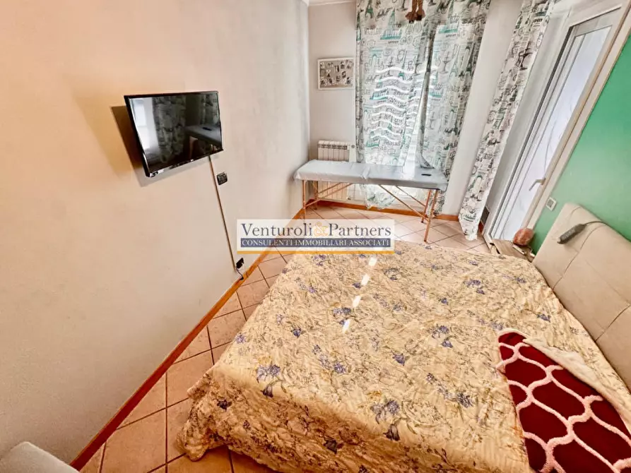 Immagine 15 di Appartamento in vendita  in Via Ugo Foscolo a Desenzano Del Garda