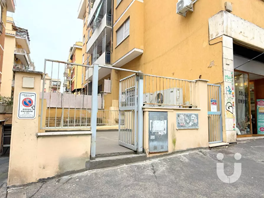 Immagine 1 di Magazzino in vendita  in Via Tommaso Da Celano a Roma