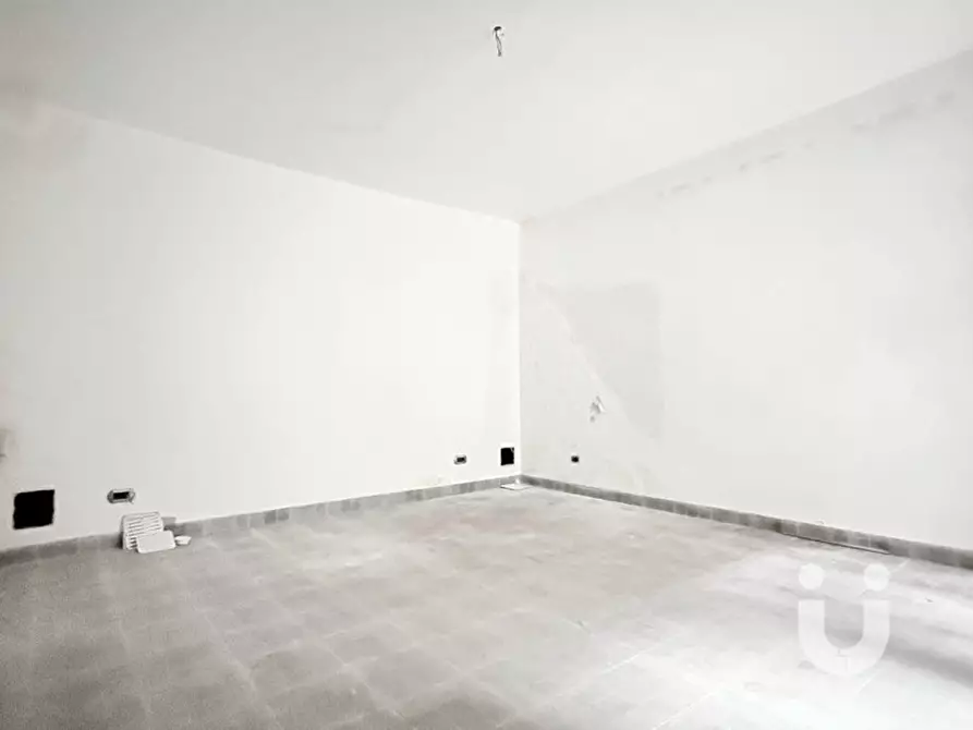 Immagine 8 di Magazzino in vendita  in Via Tommaso Da Celano a Roma