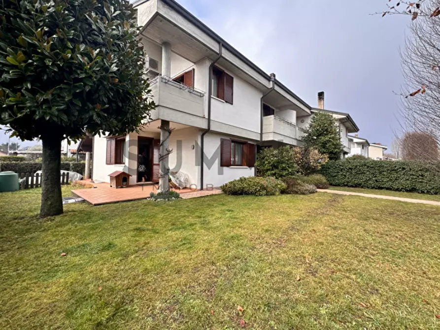 Immagine 1 di Casa bifamiliare in vendita  in Via Magrè Cristoforo a Schio