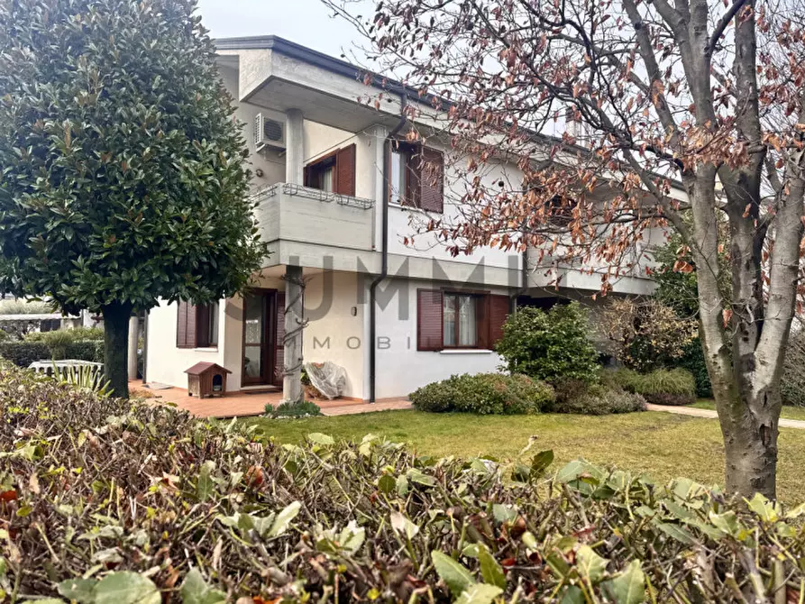 Immagine 2 di Casa bifamiliare in vendita  in Via Magrè Cristoforo a Schio