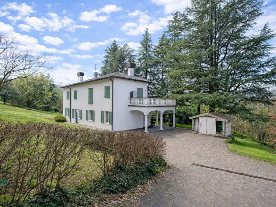 Immagine 1 di Casa bifamiliare in vendita  in Via Belvedere a Pianoro