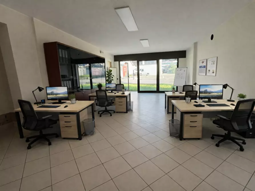 Immagine 2 di Negozio in affitto  in Via Galileo Galilei a Albignasego