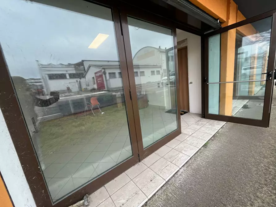 Immagine 3 di Negozio in affitto  in Via Galileo Galilei a Albignasego