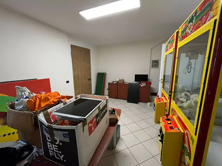 Immagine 3 di Negozio in affitto  in Via Galileo Galilei a Albignasego