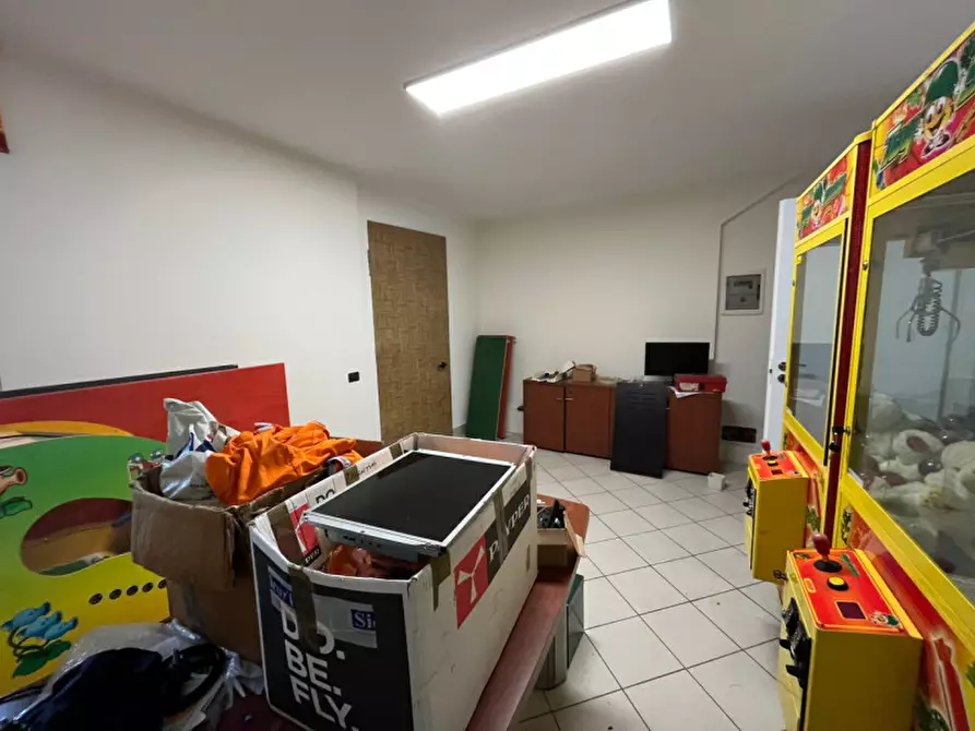 Immagine 4 di Negozio in affitto  in Via Galileo Galilei a Albignasego